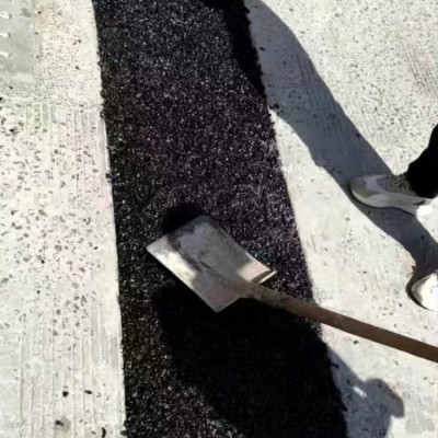 冷拌沥青料路面 填补冷补料 按需施工 应用广泛