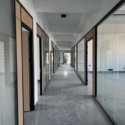 商务写字楼办公室厂房玻璃隔断快装单玻全景铝合金钢化玻璃高隔断图1