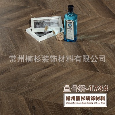 厂家黑胡桃人字拼鱼骨拼多层实木复合地板12mmE0环保地暖原木本色